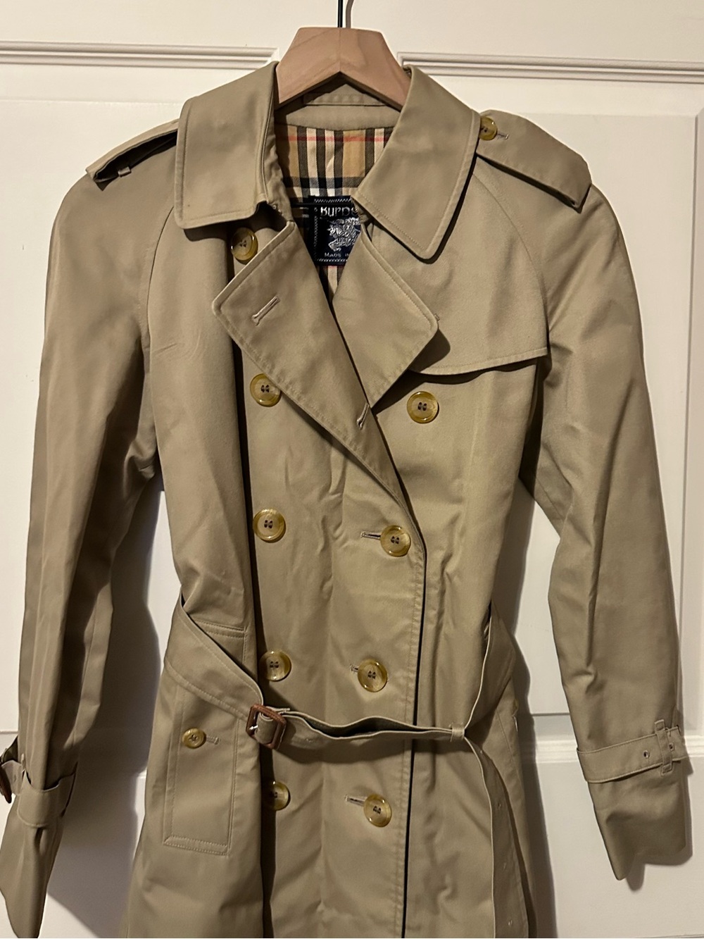 Burberrys | Trench Coat | Vintage Beige Double-Breasted Trench Coat with Belt - Picture 13 of 15